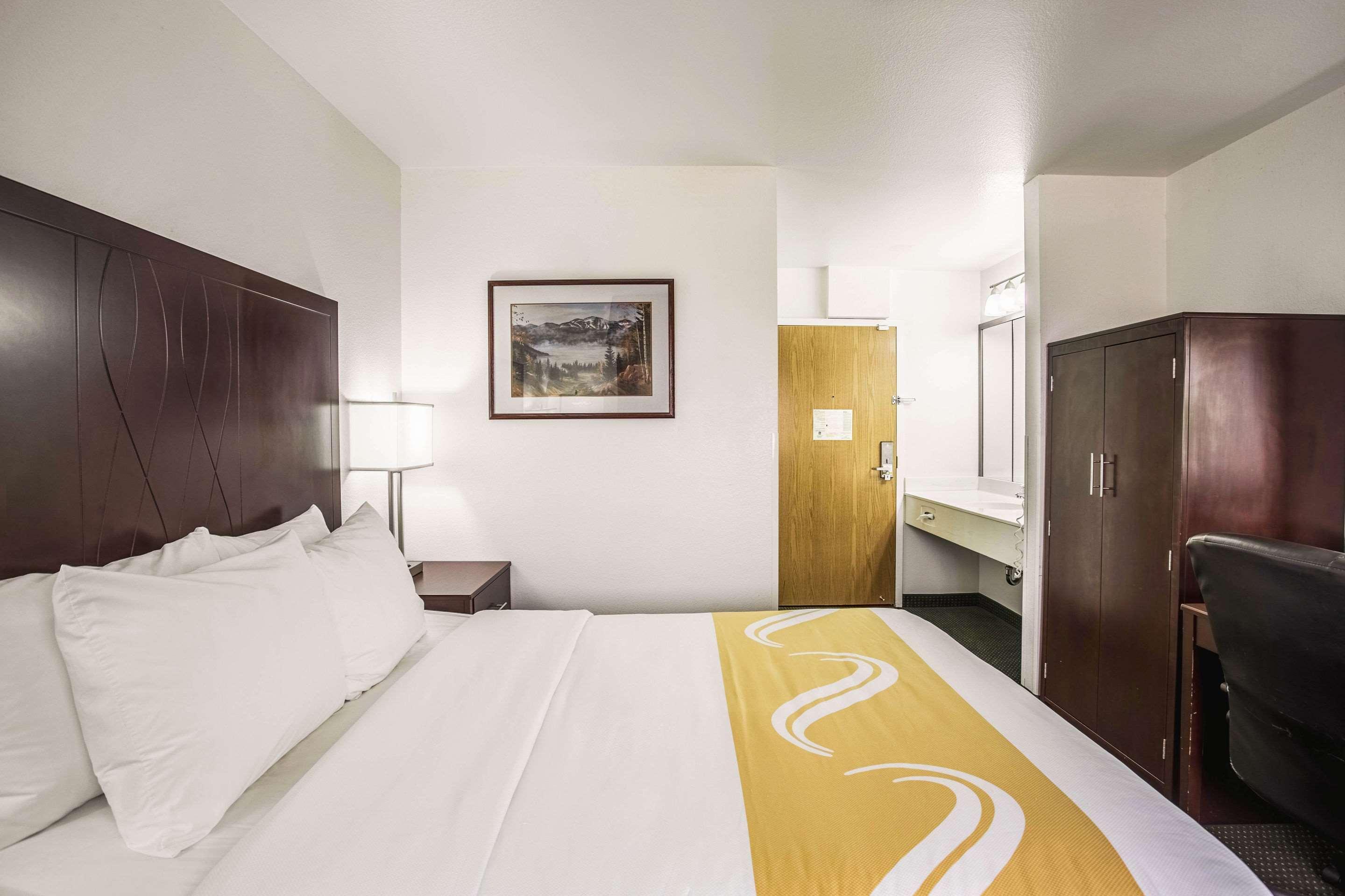 Quality Inn Belgrade Exteriör bild