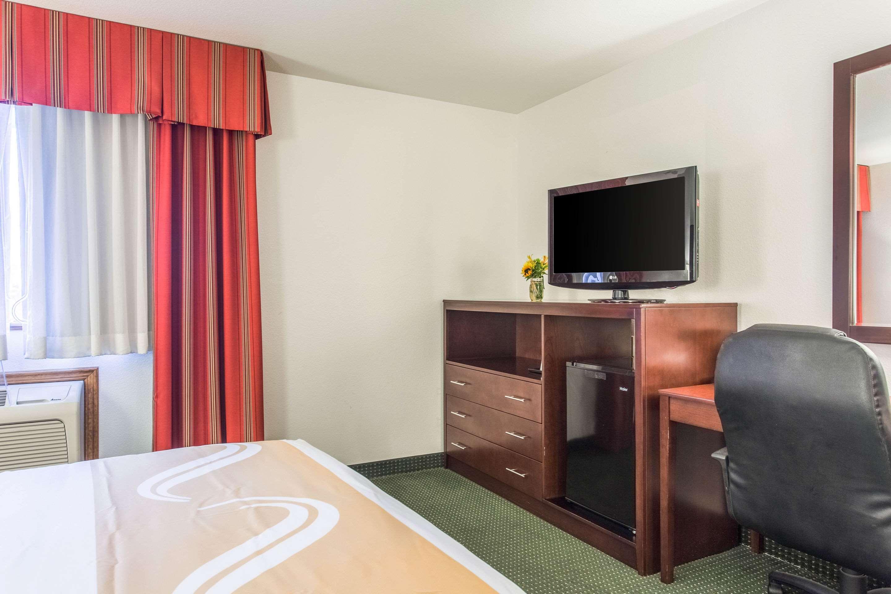 Quality Inn Belgrade Exteriör bild